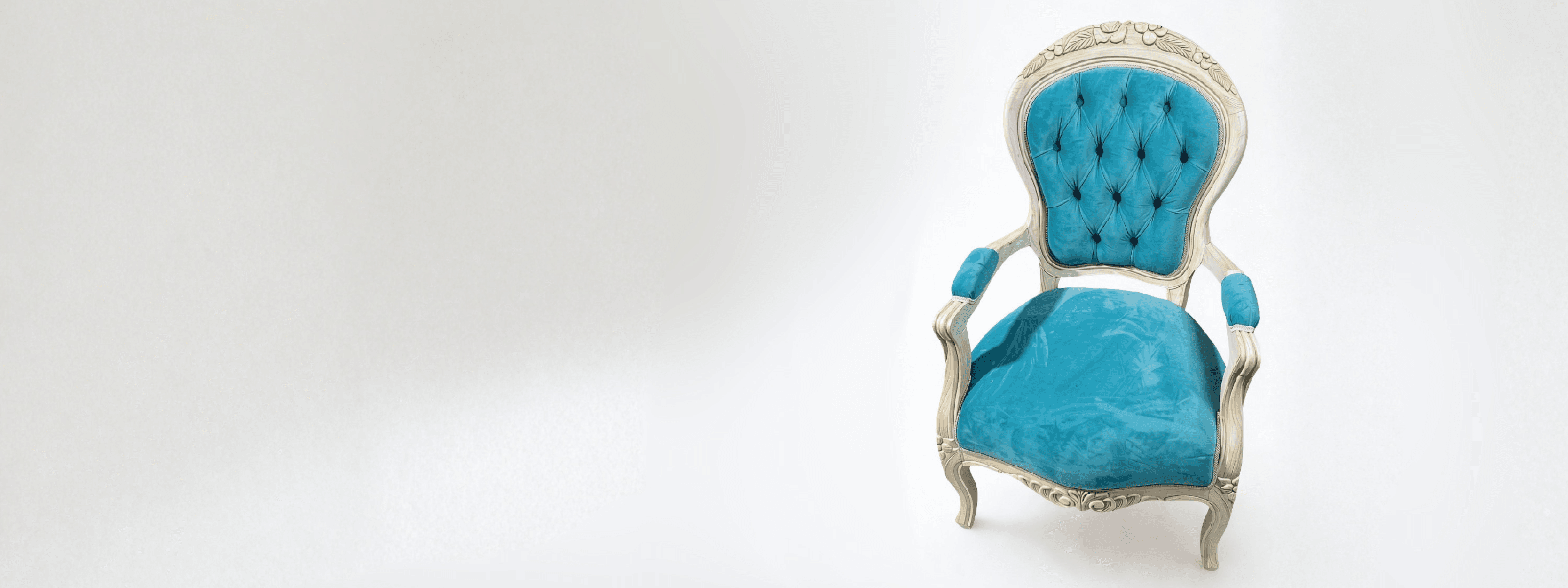 Sillón victoriano restaurado y retapizado en terciopelo verde agua por Carval Muebles