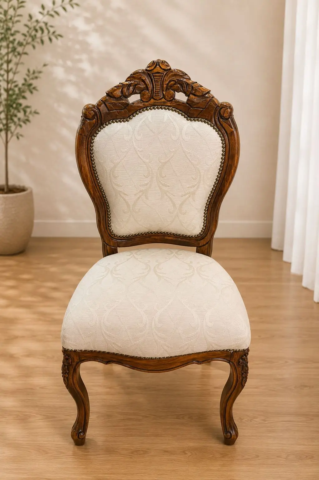 Retapizado — Silla Luis XV en Damasco Marfil — Carval Muebles Viña del Mar