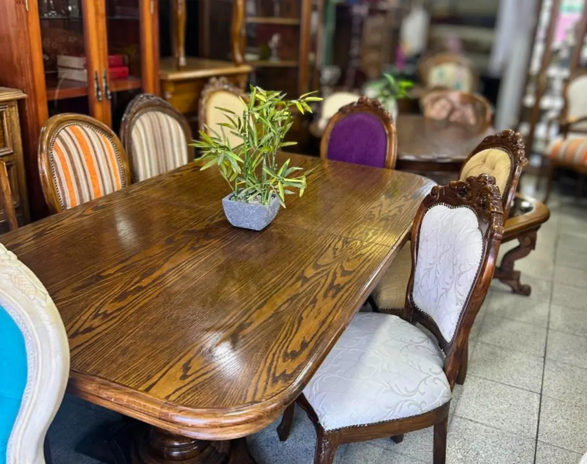 Piezas restauradas por Carval Muebles, listas para un nuevo hogar